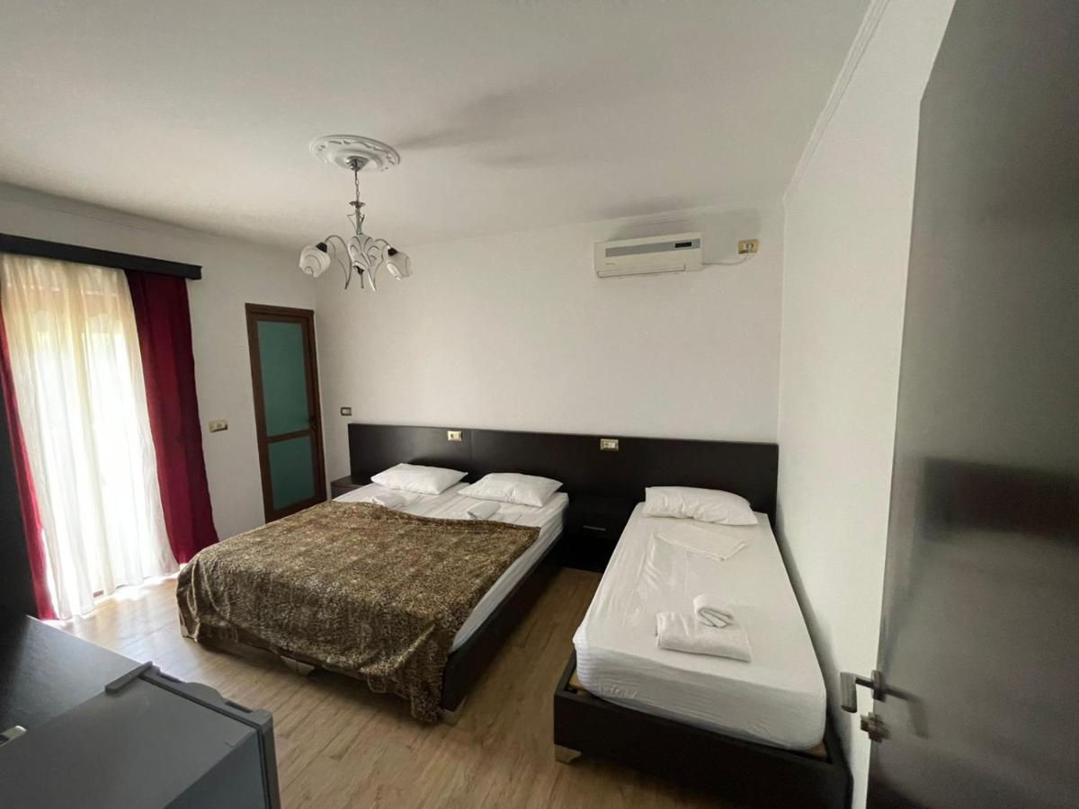 Centre Hotel 베라트 외부 사진