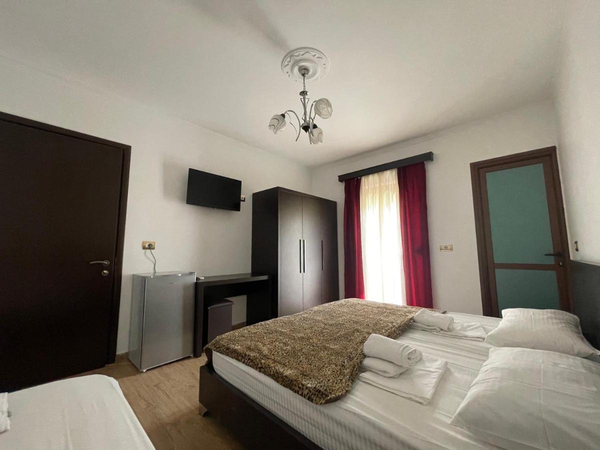 Centre Hotel 베라트 외부 사진